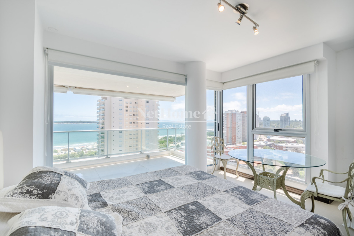 Apartamento ID.148 - Playa Mansa Apartamento de 3 Dormitorios con Vista al Mar