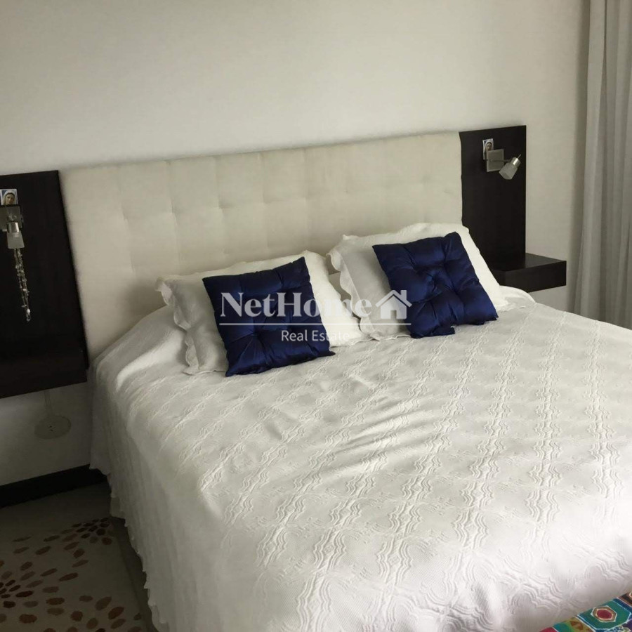 Apartamento ID.75 -  Playa Mansa Excelente Apartamento de 3 Dormitorios con Vista al Mar.