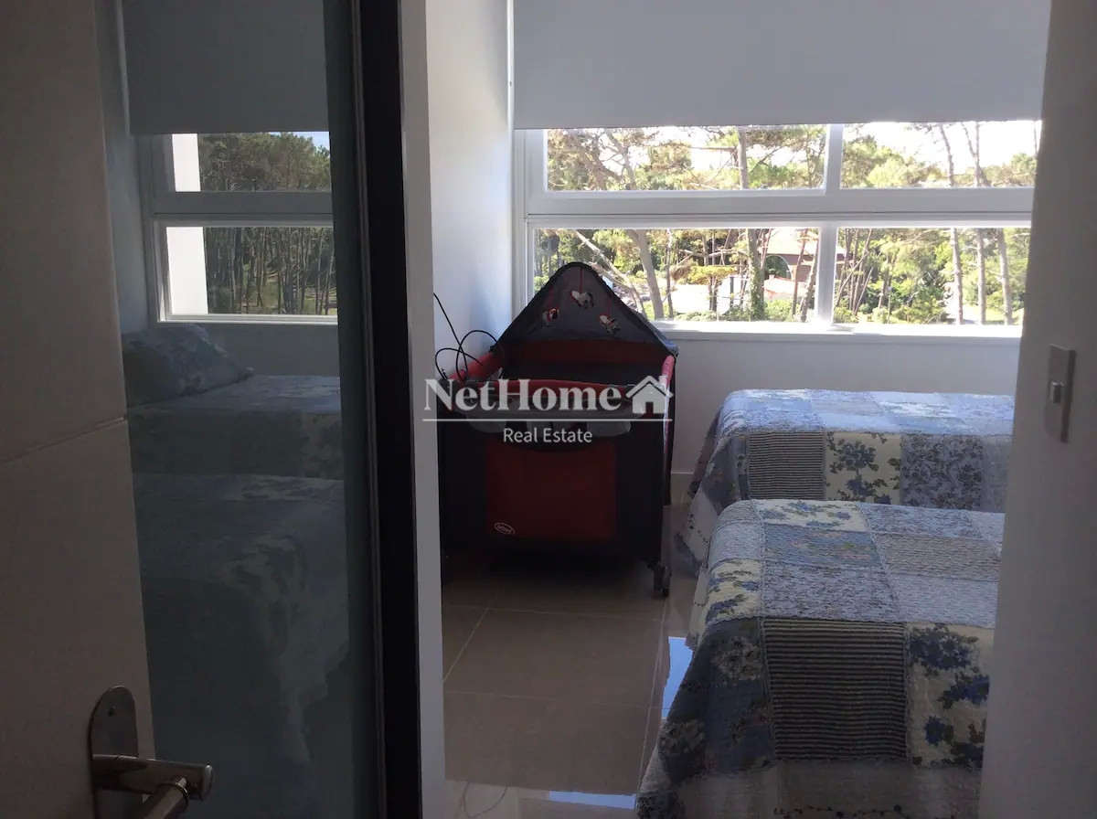 Apartamento ID.186 - Venta y alquiler de moderno departamento de tres dormitorios más dependencia a pasos de Playa Brava