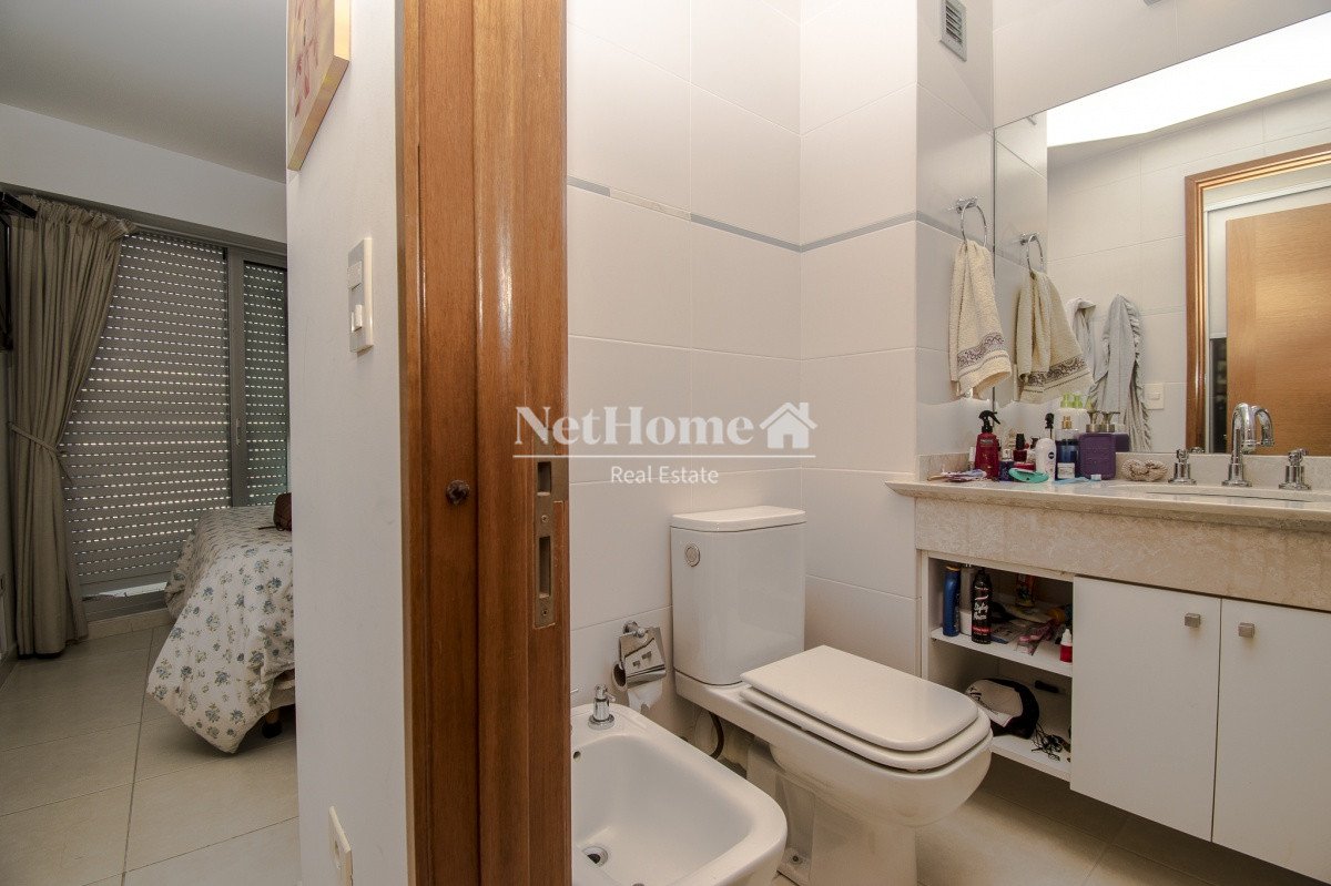 Apartamento ID.163 - Playa Mansa Apartamento 3 suites + dependencia con vista a la Bahía  