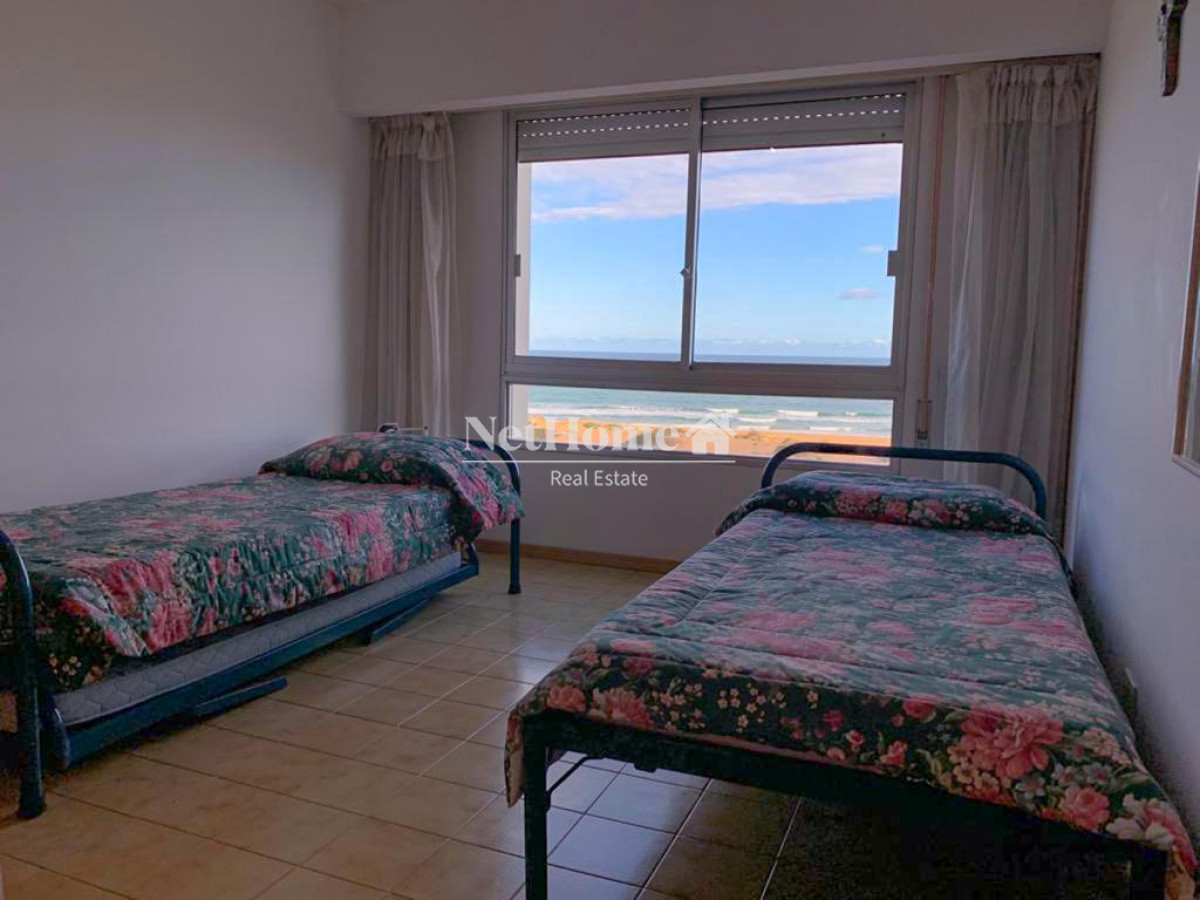 Apartamento ID.137 - Playa Brava Apartamento de 2 Dormitorios Frente al mar.