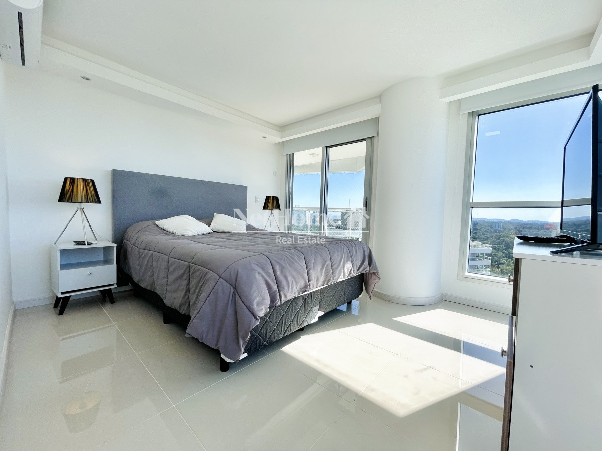 Apartamento ID.512 - Apartamento de 2 Dormitorios y Dependencia, Parrillero en Playa Brava - Punta del Este