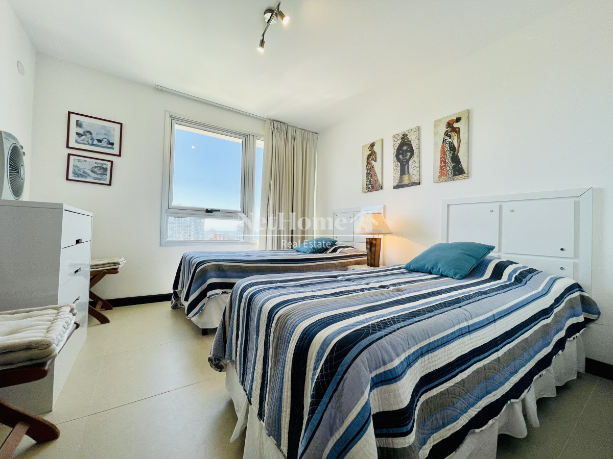 Apartamento ID.138 - Playa Mansa Apartamento 2 dormitorios parrillero A pasos del mar