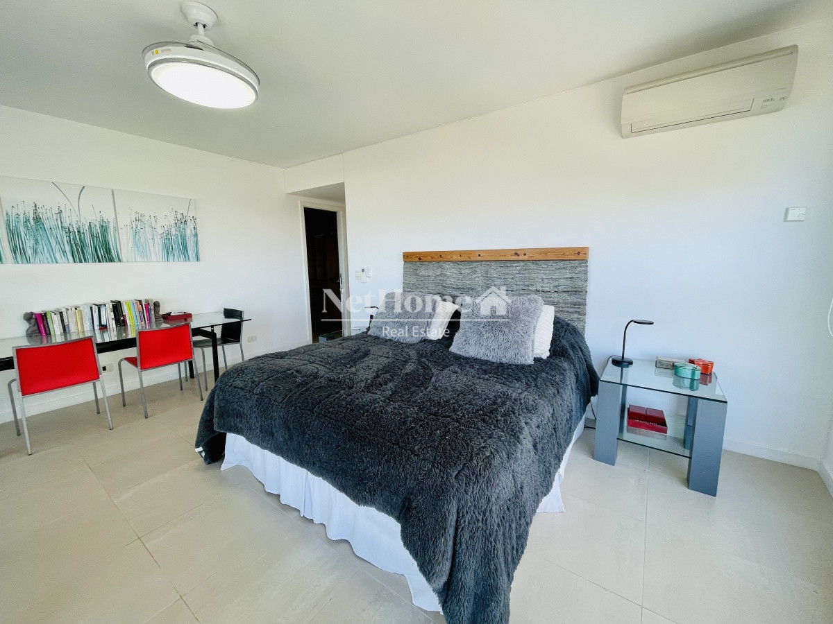 Apartamento ID.524 - Venta y alquiler de departamento esquinero de tres dormitorios mas dependencia de servicio, Torre LE PARC, playa Brava. Punta del Este