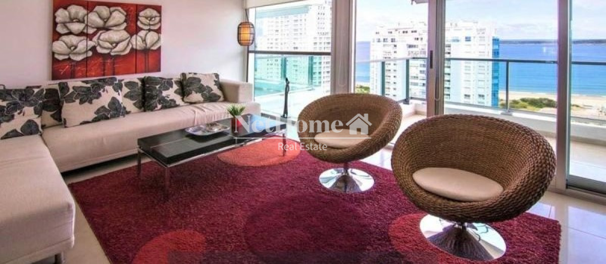 Apartamento ID.75 -  Playa Mansa Excelente Apartamento de 3 Dormitorios con Vista al Mar.
