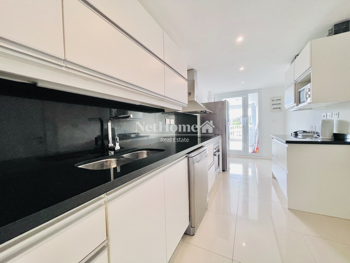 Apartamento ID.130 - Playa Mansa Apartamento 3 Dormitorios Parrillero Frente al Mar