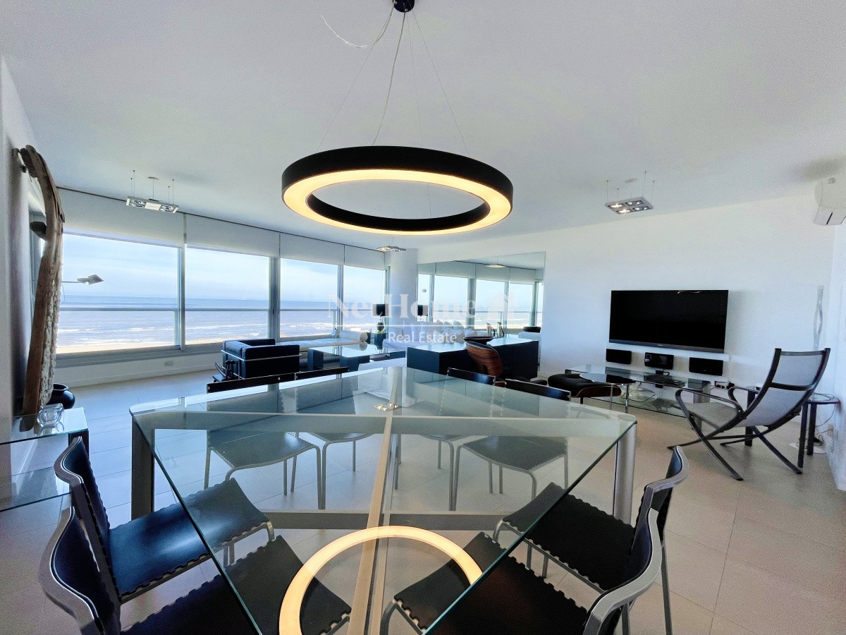 Apartamento ID.524 - Venta y alquiler de departamento esquinero de tres dormitorios mas dependencia de servicio, Torre LE PARC, playa Brava. Punta del Este