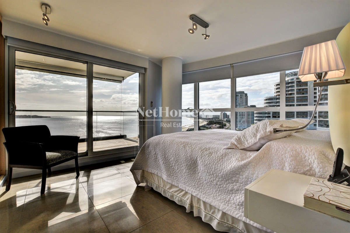 Apartamento ID.167 - Playa Mansa Moderno Apartamento 3 Dormitorios + Dependencia Piso Alto