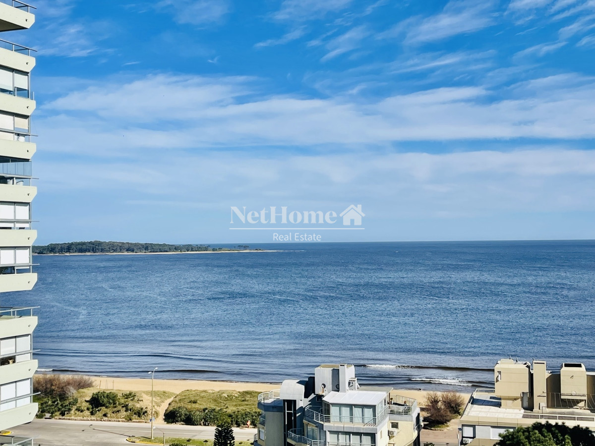 Apartamento ID.101 - Playa Mansa Apartamento de 3 Dormitorios  Vista al Mar