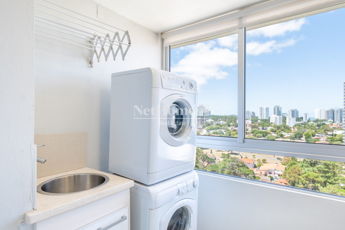 Apartamento ID.148 - Playa Mansa Apartamento de 3 Dormitorios con Vista al Mar