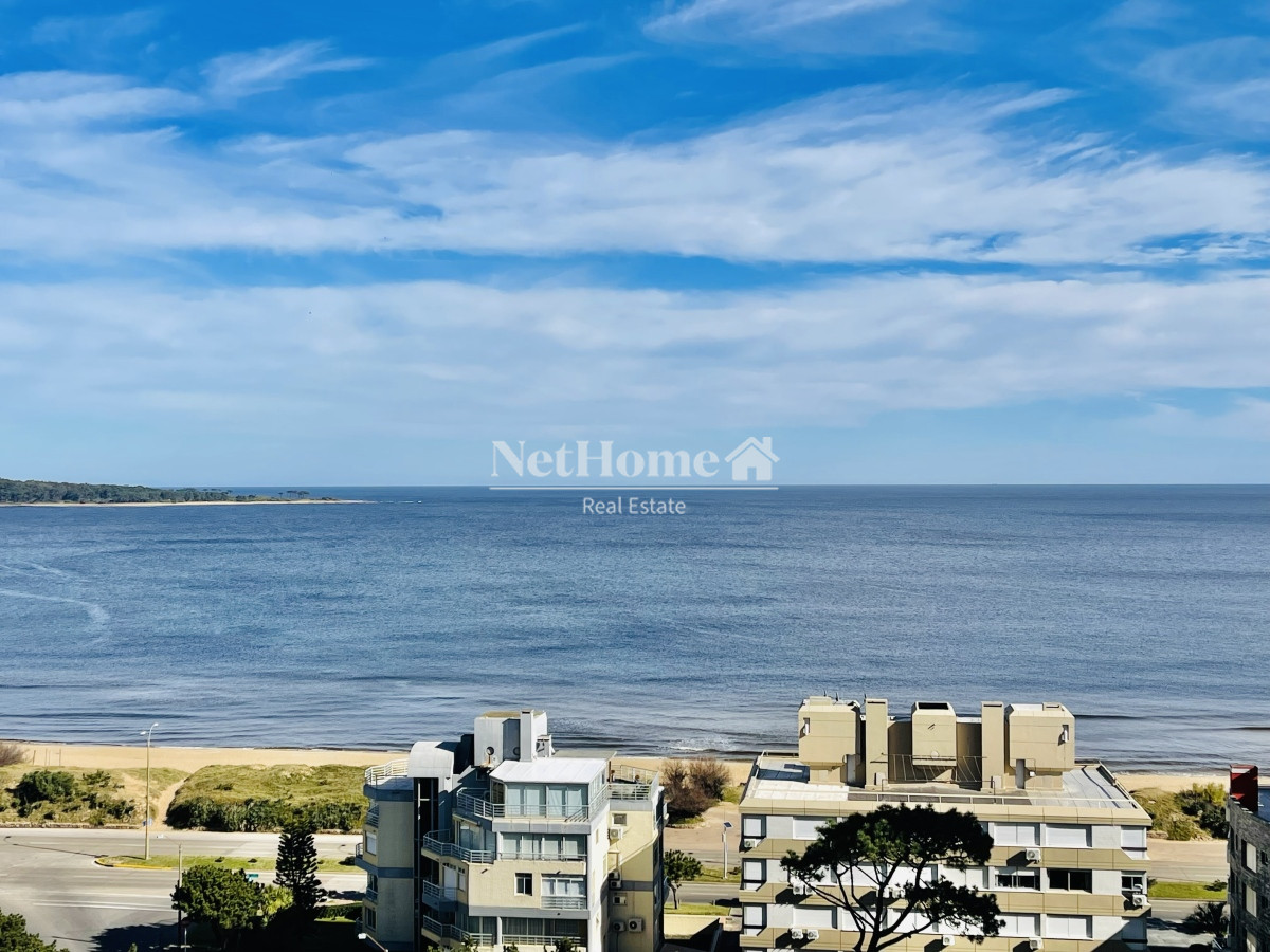 Apartamento ID.101 - Playa Mansa Apartamento de 3 Dormitorios  Vista al Mar