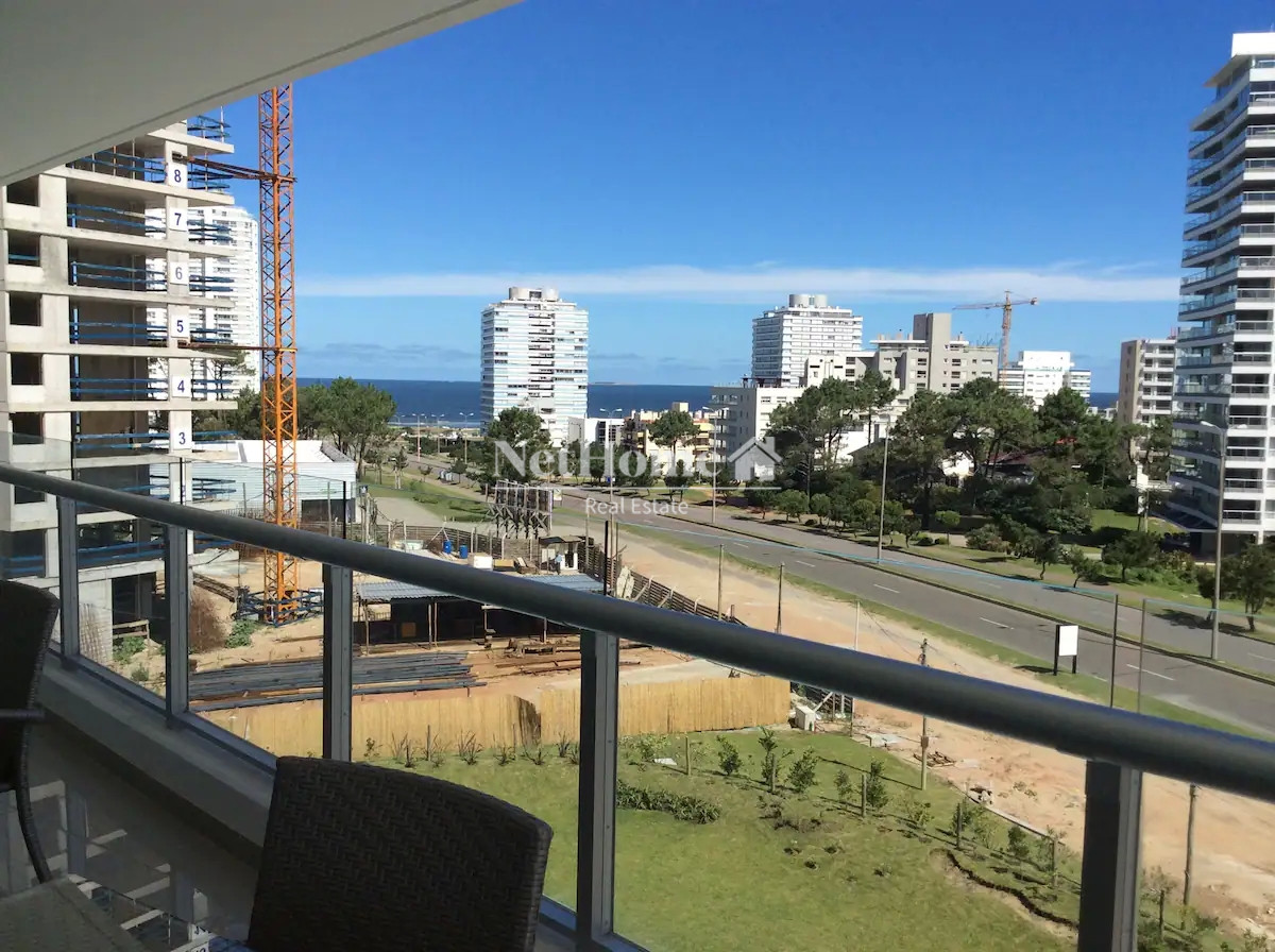 Apartamento ID.186 - Venta y alquiler de moderno departamento de tres dormitorios más dependencia a pasos de Playa Brava