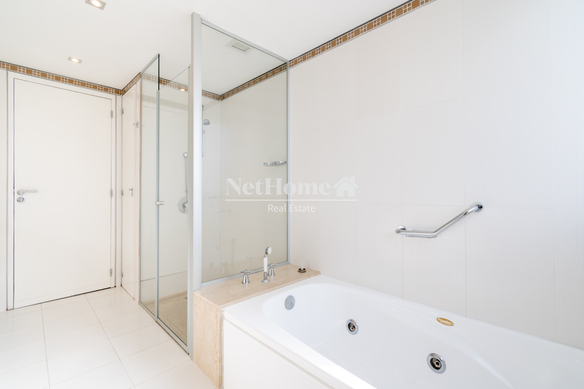 Apartamento ID.458 - Venta y alquiler de departamento con tres dormitorios mas dependencia de servicio en torre Le Parc playa Brava, Punta del Este