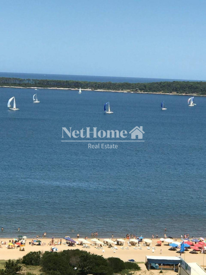Apartamento ID.75 -  Playa Mansa Excelente Apartamento de 3 Dormitorios con Vista al Mar.