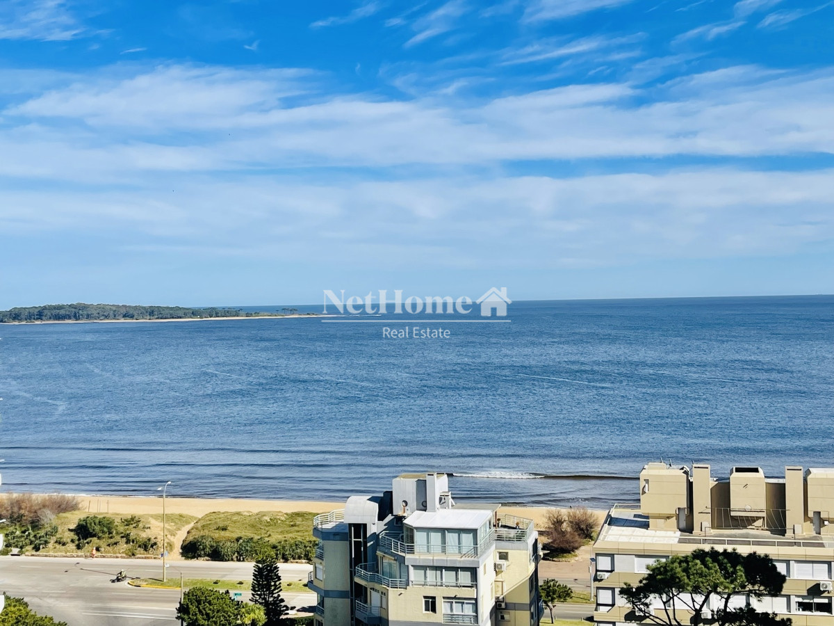 Apartamento ID.101 - Playa Mansa Apartamento de 3 Dormitorios  Vista al Mar