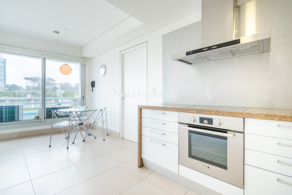 Apartamento ID.458 - Venta y alquiler de departamento con tres dormitorios mas dependencia de servicio en torre Le Parc playa Brava, Punta del Este
