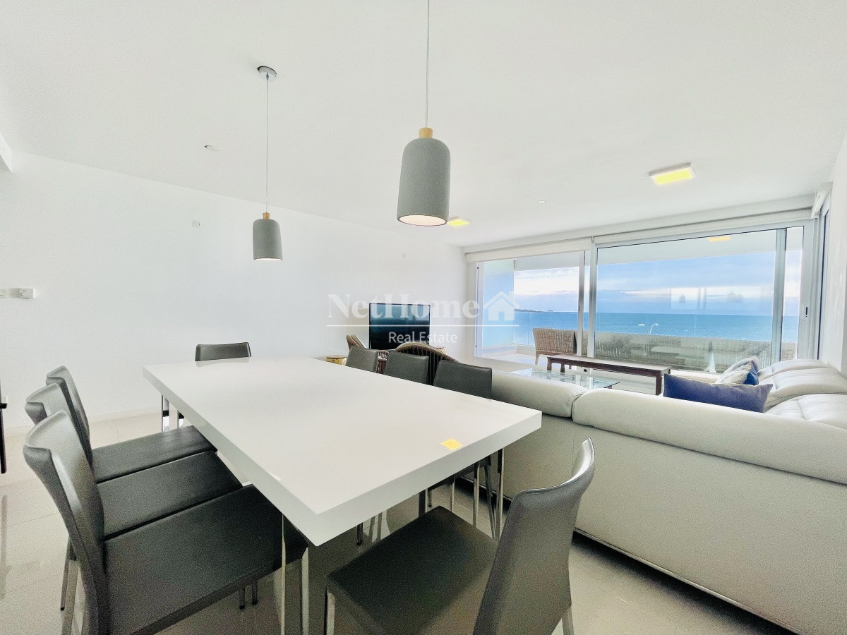 Apartamento ID.130 - Playa Mansa Apartamento 3 Dormitorios Parrillero Frente al Mar