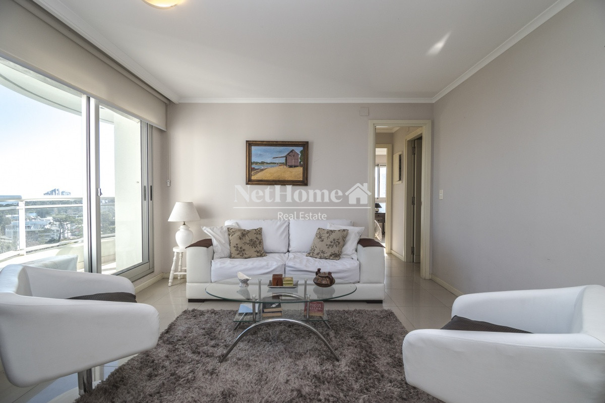 Apartamento ID.160 - Playa Brava Apartamento de 2 Dormitorios A metros del Océano