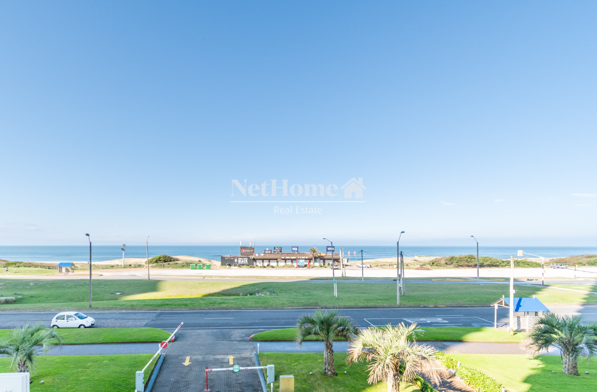Apartamento ID.458 - Venta y alquiler de departamento con tres dormitorios mas dependencia de servicio en torre Le Parc playa Brava, Punta del Este