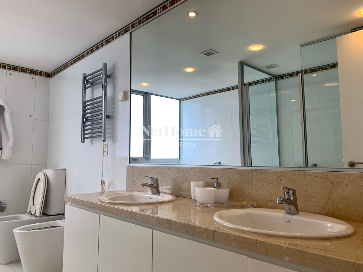Apartamento ID.524 - Venta y alquiler de departamento esquinero de tres dormitorios mas dependencia de servicio, Torre LE PARC, playa Brava. Punta del Este