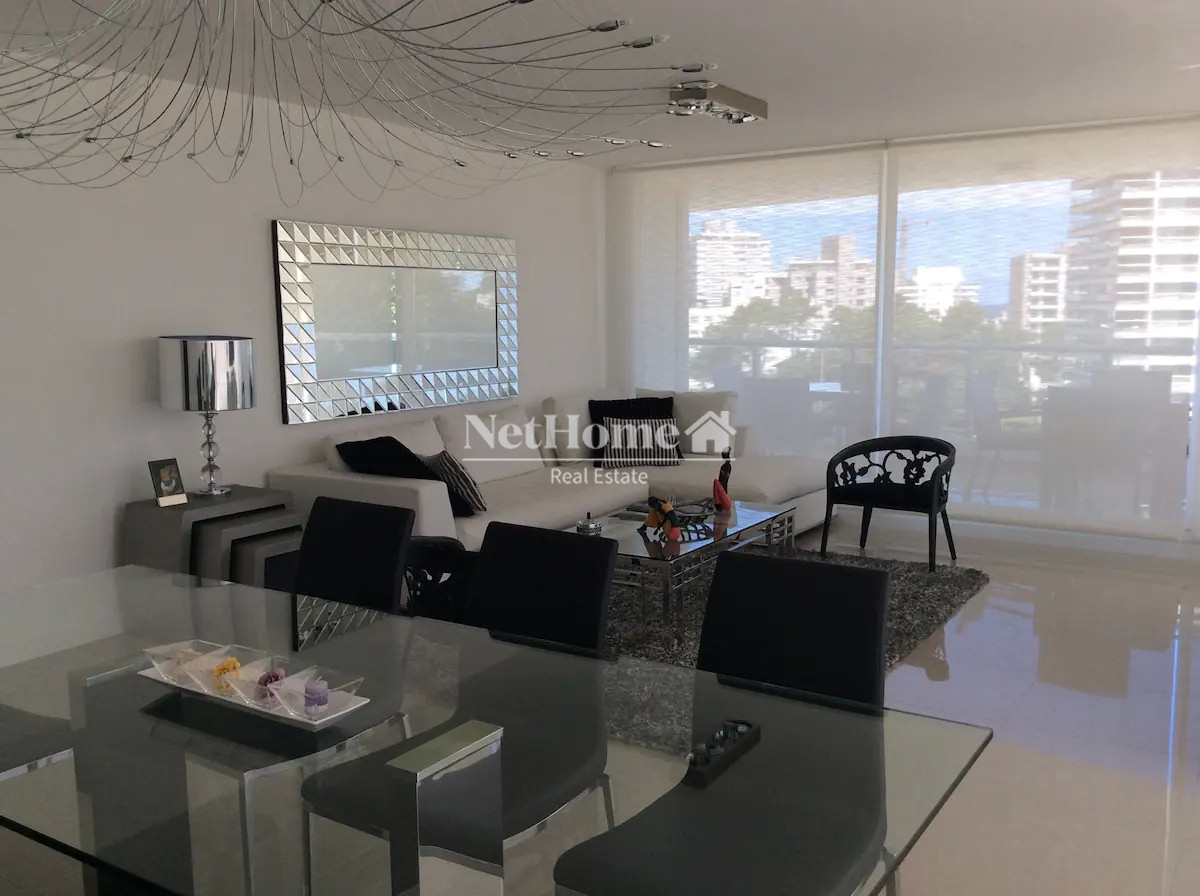 Apartamento ID.186 - Venta y alquiler de moderno departamento de tres dormitorios más dependencia a pasos de Playa Brava
