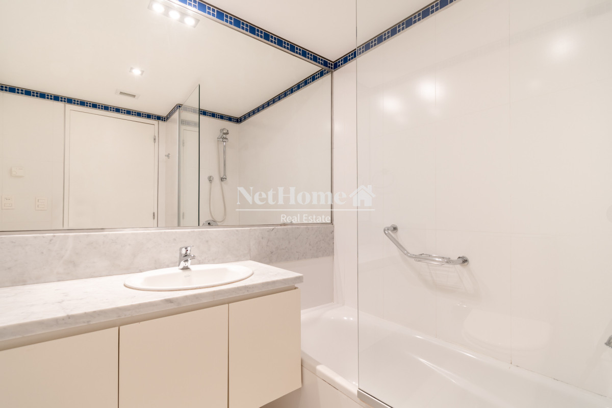 Apartamento ID.458 - Venta y alquiler de departamento con tres dormitorios mas dependencia de servicio en torre Le Parc playa Brava, Punta del Este