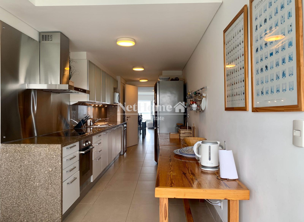 Apartamento ID.524 - Venta y alquiler de departamento esquinero de tres dormitorios mas dependencia de servicio, Torre LE PARC, playa Brava. Punta del Este