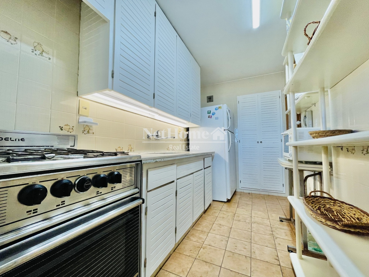Apartamento ID.101 - Playa Mansa Apartamento de 3 Dormitorios  Vista al Mar