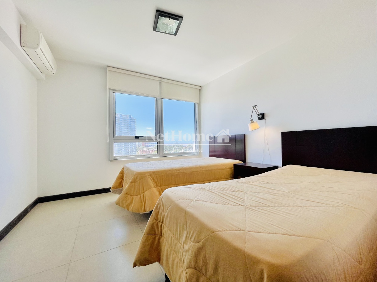 Apartamento ID.497 - Apartamento de 2 Dormitorios, Vista al Mar y Parrillero en Playa Mansa, Venta