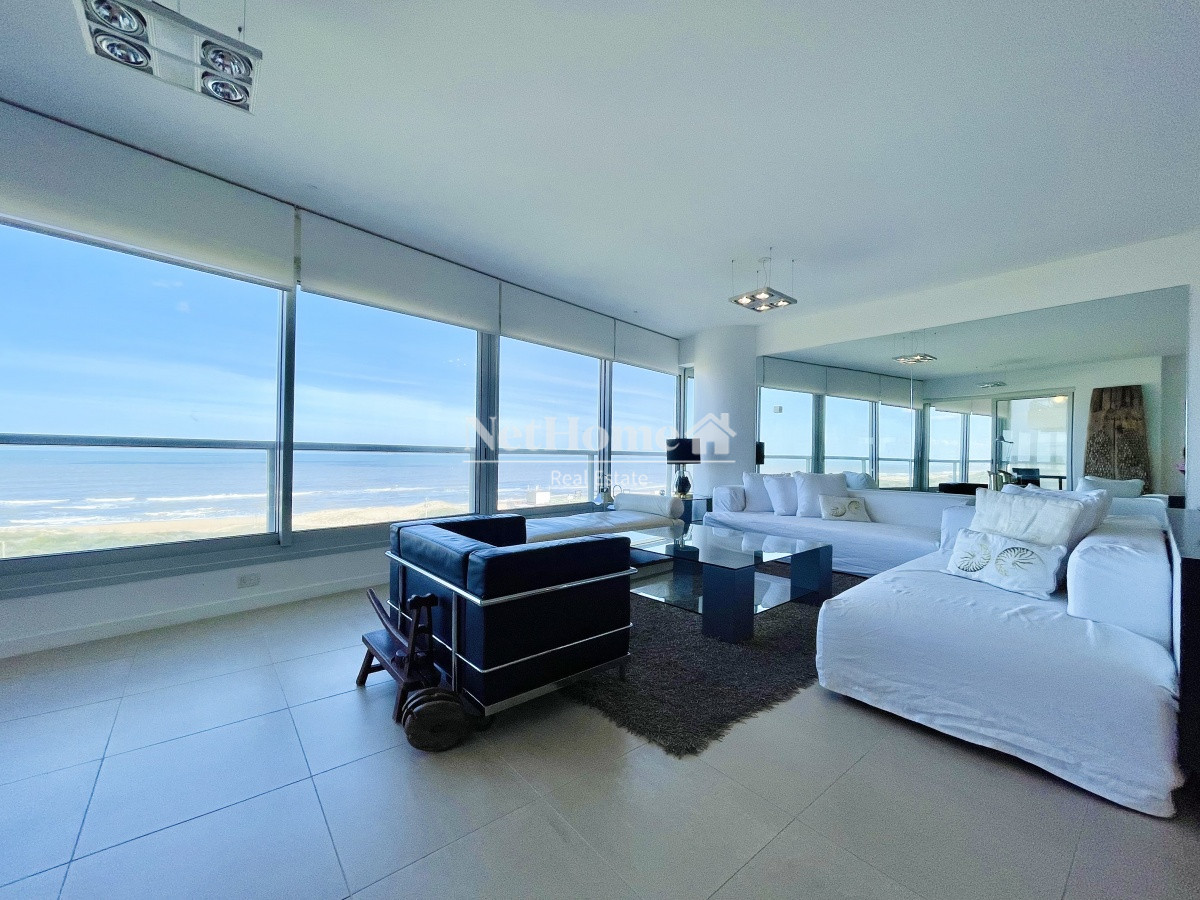 Apartamento ID.524 - Venta y alquiler de departamento esquinero de tres dormitorios mas dependencia de servicio, Torre LE PARC, playa Brava. Punta del Este