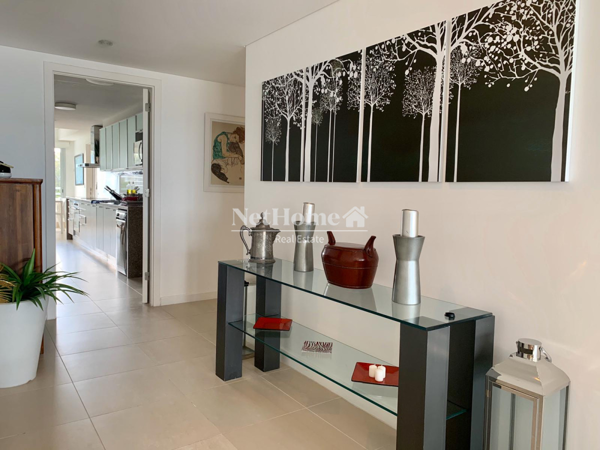 Apartamento ID.524 - Venta y alquiler de departamento esquinero de tres dormitorios mas dependencia de servicio, Torre LE PARC, playa Brava. Punta del Este