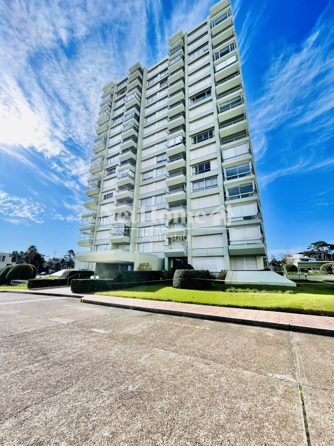 Apartamento ID.101 - Playa Mansa Apartamento de 3 Dormitorios  Vista al Mar