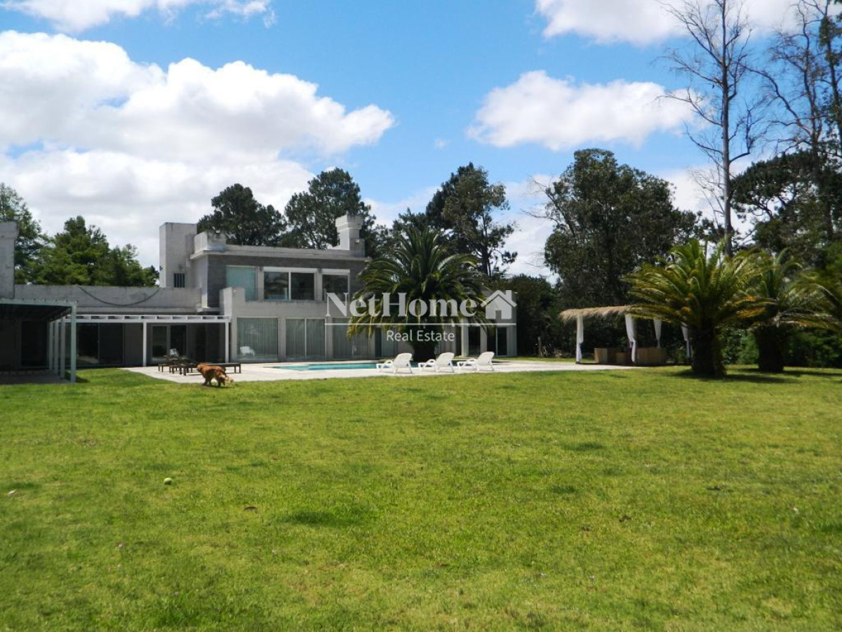 Casa ID.340 - Beverly Hills Lujosa Casa Moderna de 4 Dormitorios en Suite Amplio Patio privado con Piscina