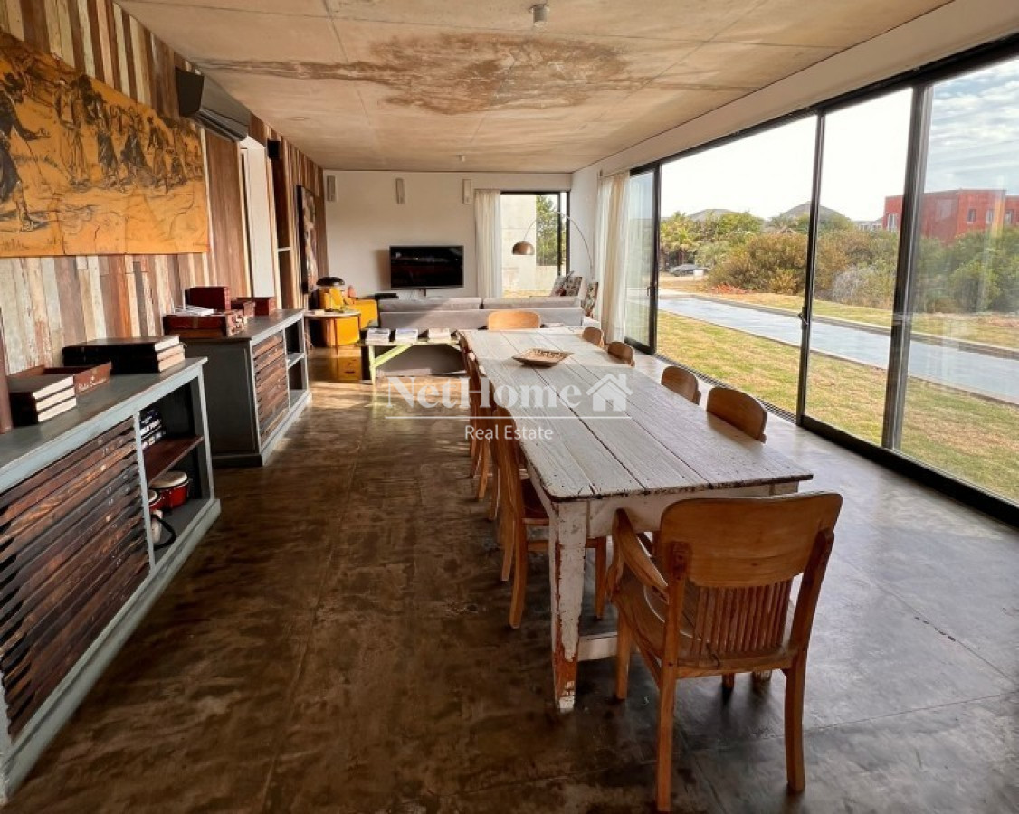 Casa ID.506 - Venta y alquiler temporario de maravillosa casa a pasos del Mar con cinco dormitorios en suite, Punta Piedras, Manantiales