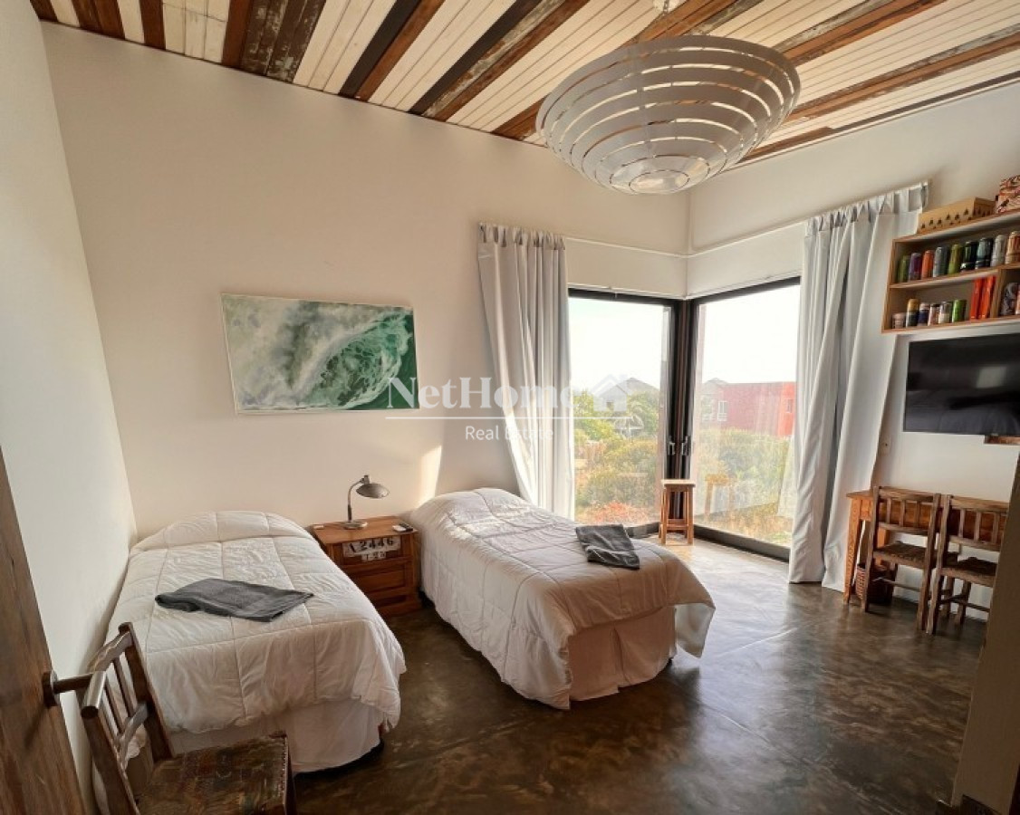 Casa ID.506 - Venta y alquiler temporario de maravillosa casa a pasos del Mar con cinco dormitorios en suite, Punta Piedras, Manantiales
