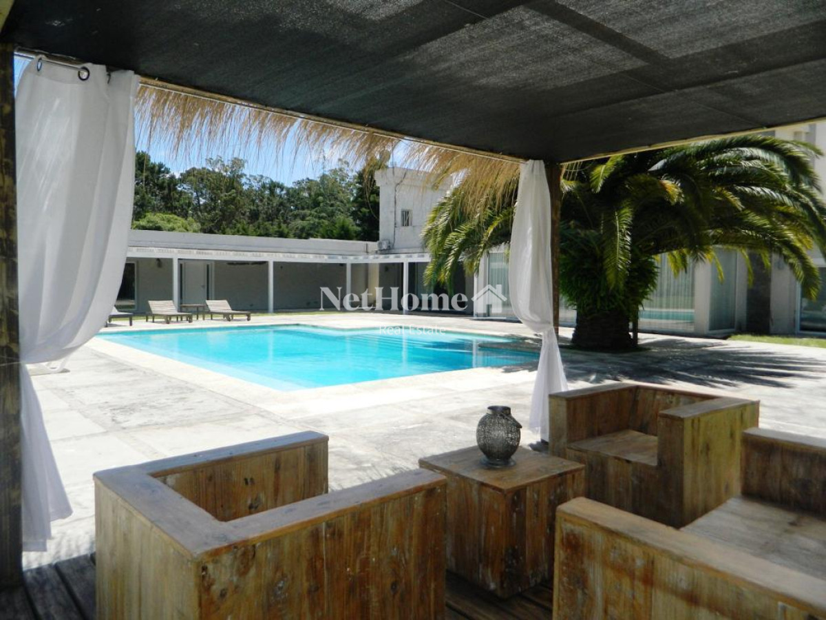 Casa ID.340 - Beverly Hills Lujosa Casa Moderna de 4 Dormitorios en Suite Amplio Patio privado con Piscina