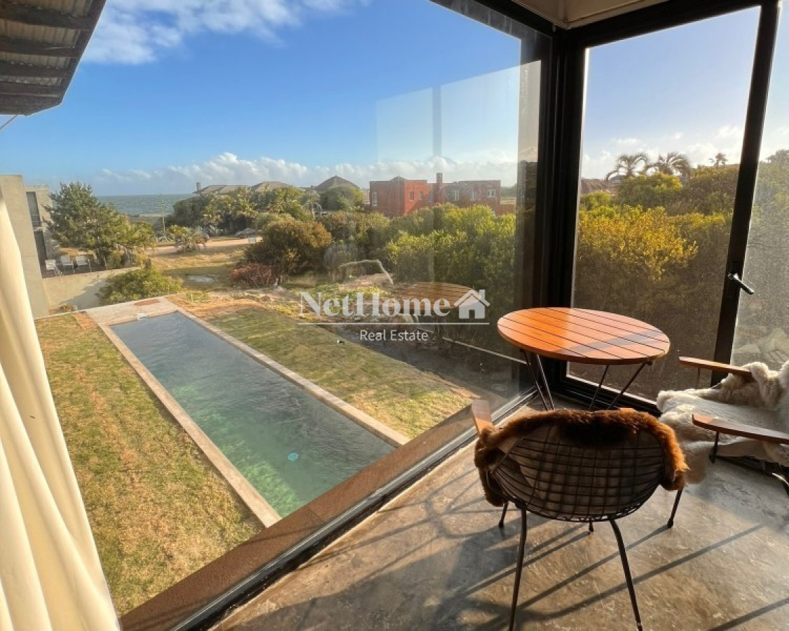 Casa ID.506 - Venta y alquiler temporario de maravillosa casa a pasos del Mar con cinco dormitorios en suite, Punta Piedras, Manantiales