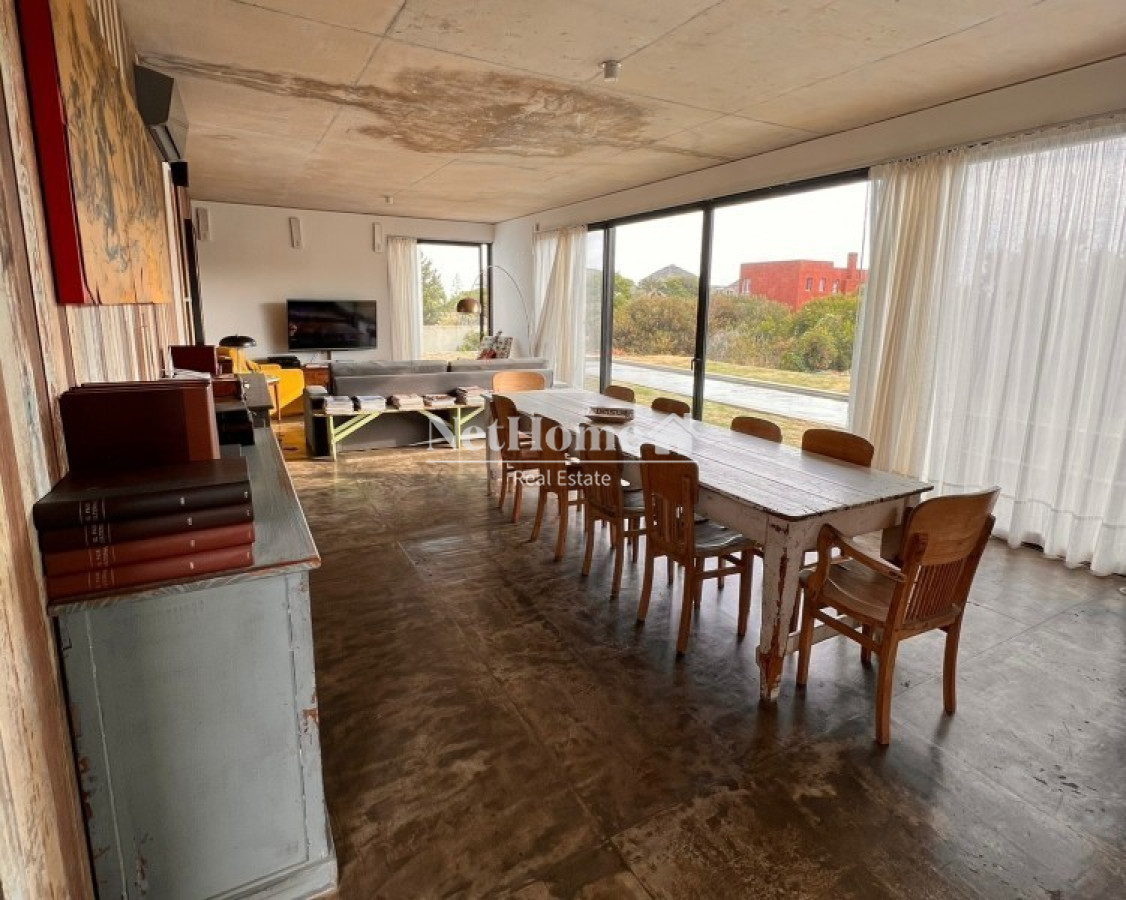 Casa ID.506 - Venta y alquiler temporario de maravillosa casa a pasos del Mar con cinco dormitorios en suite, Punta Piedras, Manantiales