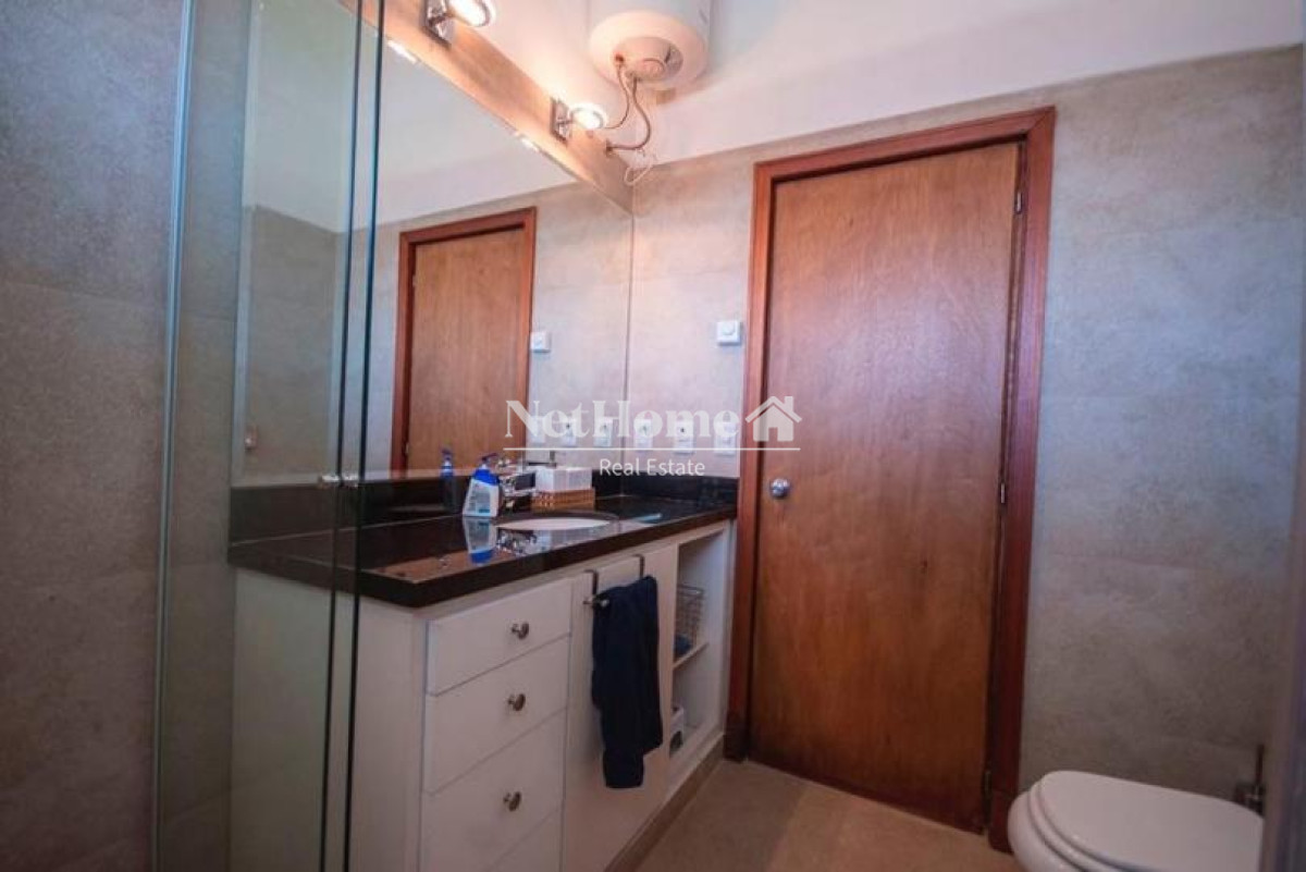 Casa ID.27 - Playa Mansa Excelente Casa de 4 Dormitorios Piscina A una Cuadra del Mar 