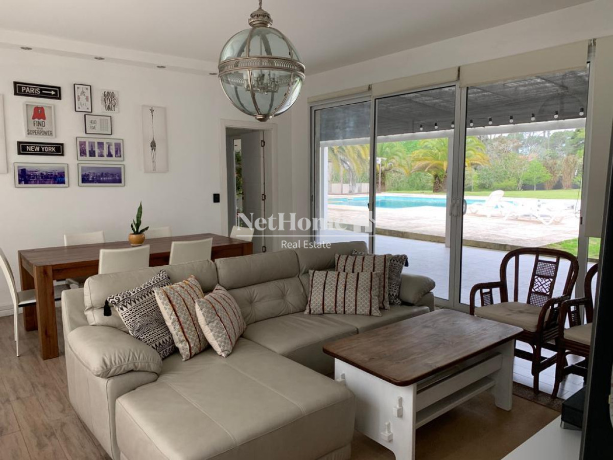 Casa ID.340 - Beverly Hills Lujosa Casa Moderna de 4 Dormitorios en Suite Amplio Patio privado con Piscina