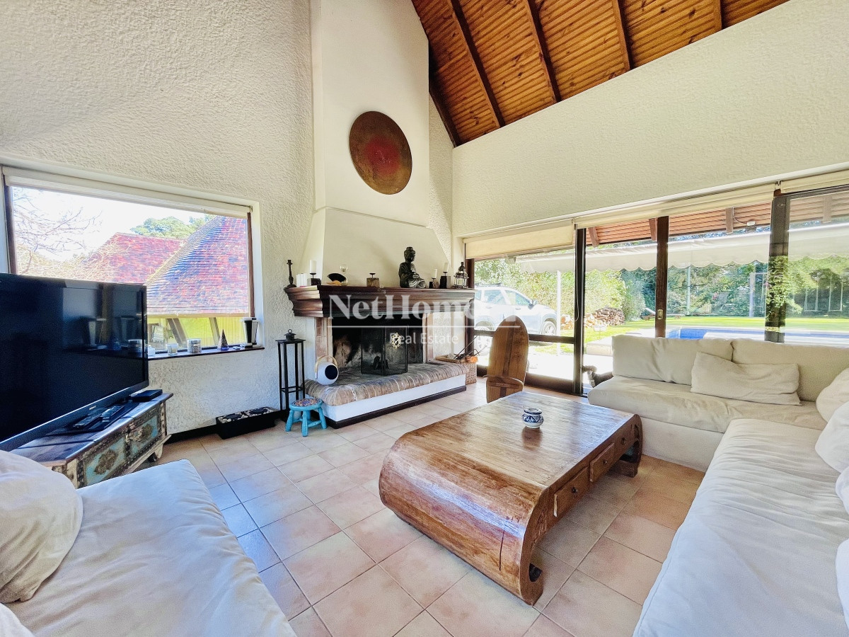 Casa ID.28 - Barrio Lugano Cómoda Casa de 4 Dormitorios y Dependencia de servicio Piscina Climatizada