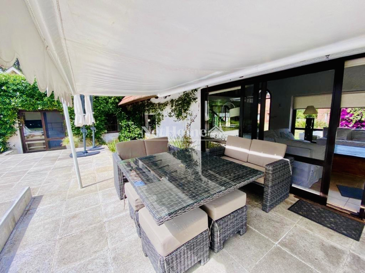 Casa ID.28 - Barrio Lugano Cómoda Casa de 4 Dormitorios y Dependencia de servicio Piscina Climatizada