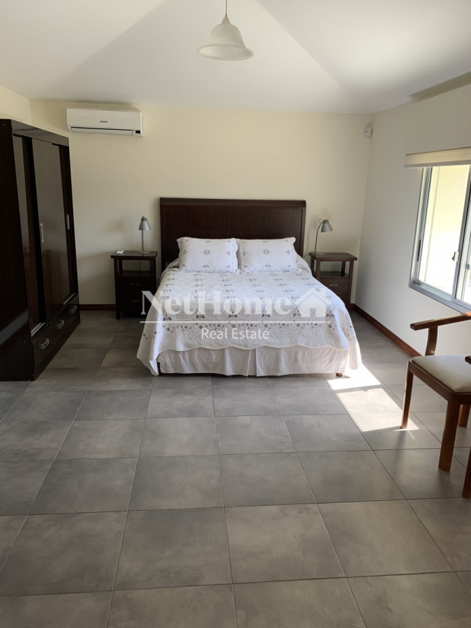 Casa ID.30 -  Playa Mansa Casa de 4 Dormitorios a Pasos del Mar