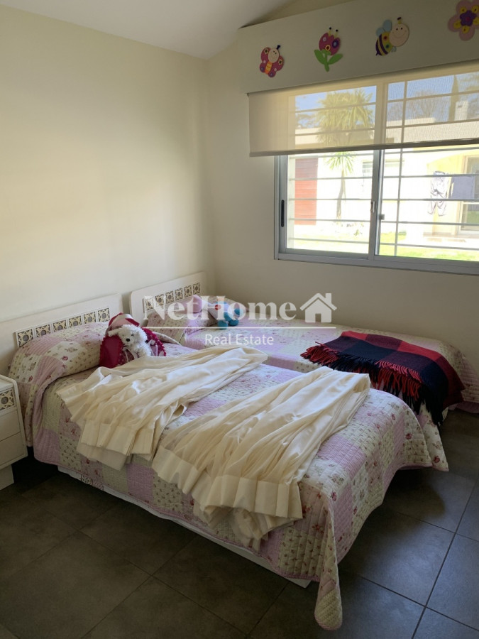 Casa ID.30 -  Playa Mansa Casa de 4 Dormitorios a Pasos del Mar