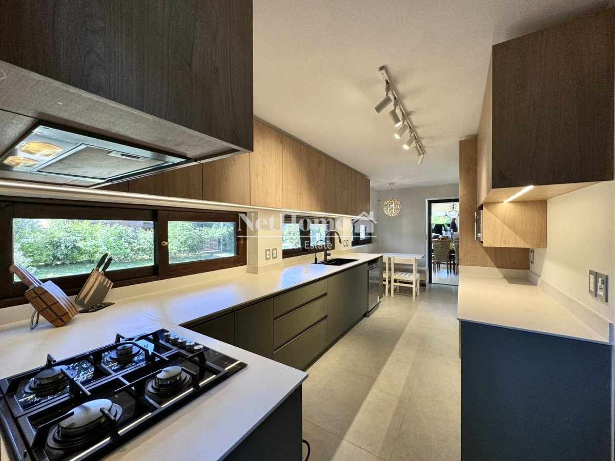 Casa ID.28 - Barrio Lugano Cómoda Casa de 4 Dormitorios y Dependencia de servicio Piscina Climatizada