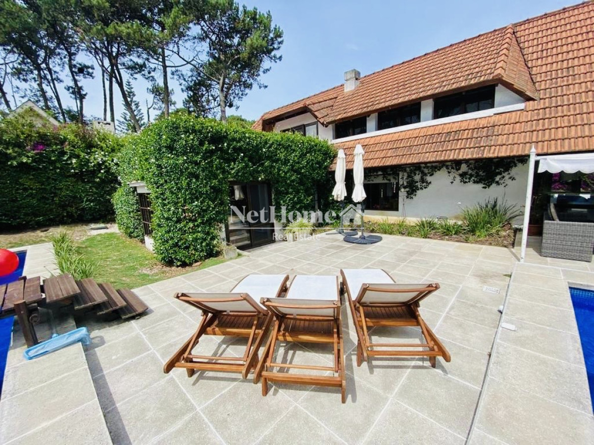 Casa ID.28 - Barrio Lugano Cómoda Casa de 4 Dormitorios y Dependencia de servicio Piscina Climatizada