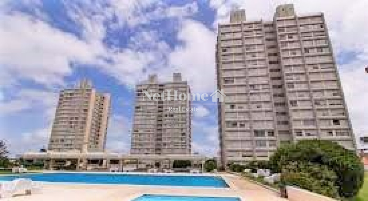 Apartamento ID.101 - Playa Mansa Apartamento de 3 Dormitorios  Vista al Mar