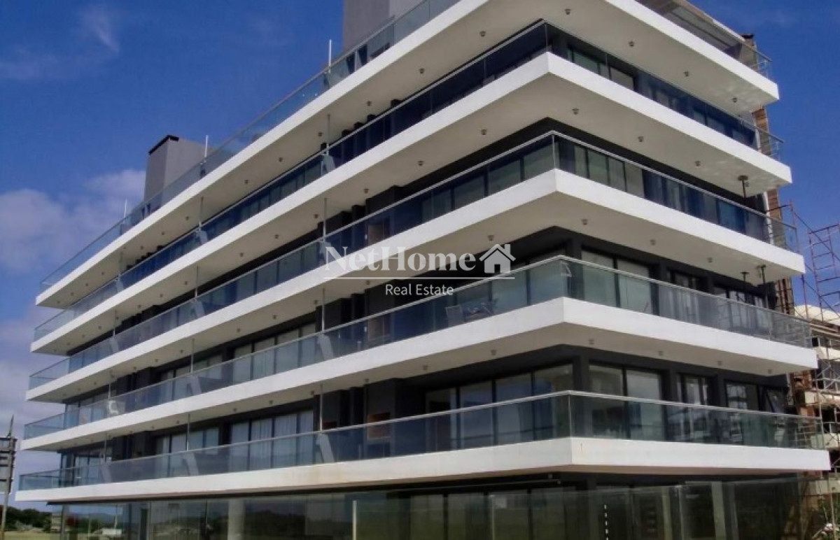 Apartamento ID.172 - Apartamento de 2 Dormitorios y Parrillero Frente a Playa Brava, Punta del Este