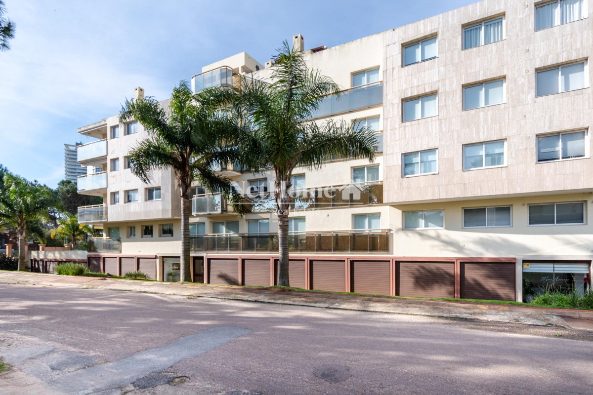 Apartamento ID.113 - Playa Brava Moderno Apartamento de 3 Dormitorios a Pocas Cuadras del Mar 