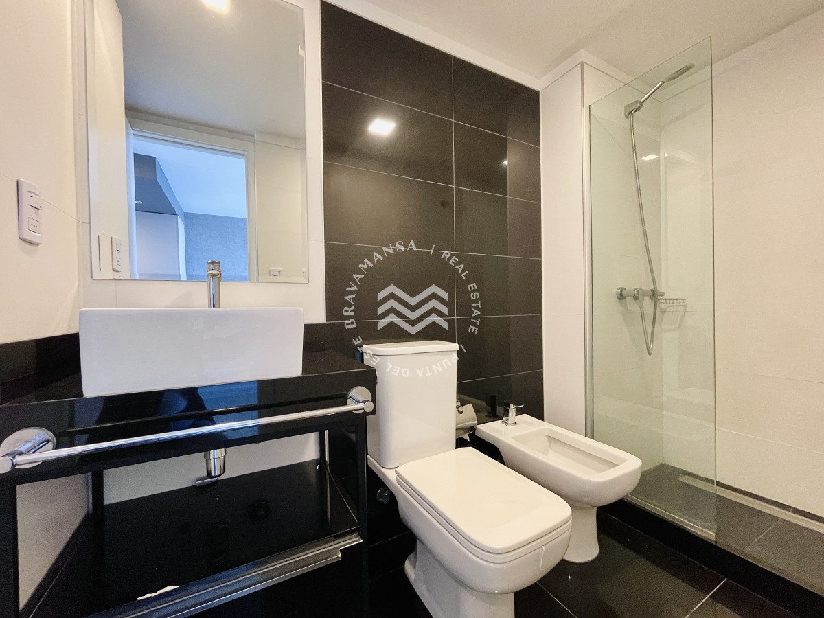 Apartamento ID.501 - Apartamento de 1 Dormitorio en edificio Artower, Sin Muebles, Alquiler Anual. Punta del Este